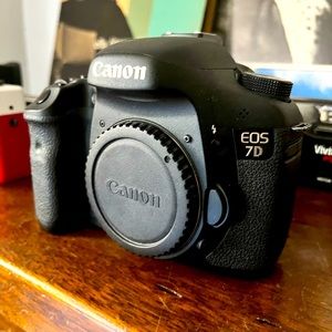 CANON EOS 7D